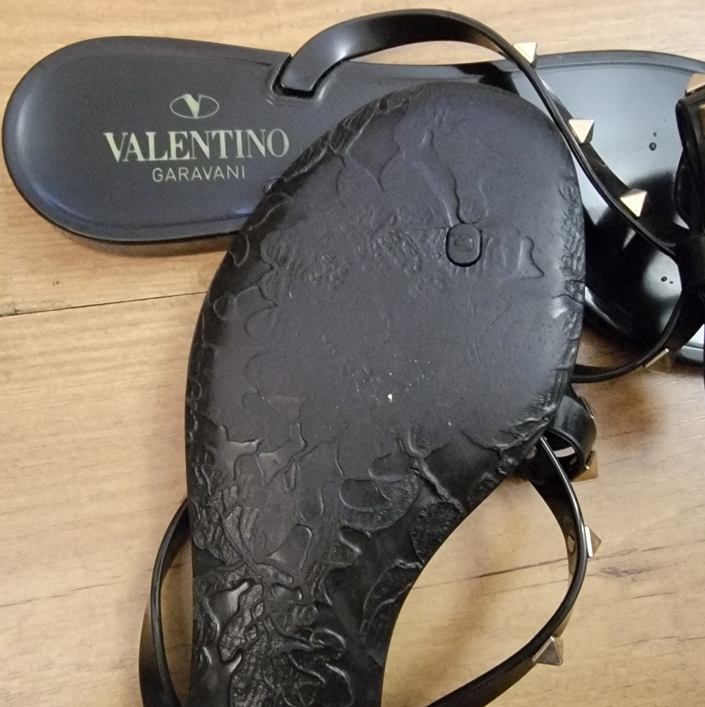 Valentino Garavani Rockstud Rubber PVC Sandals - Picture 12 of 16